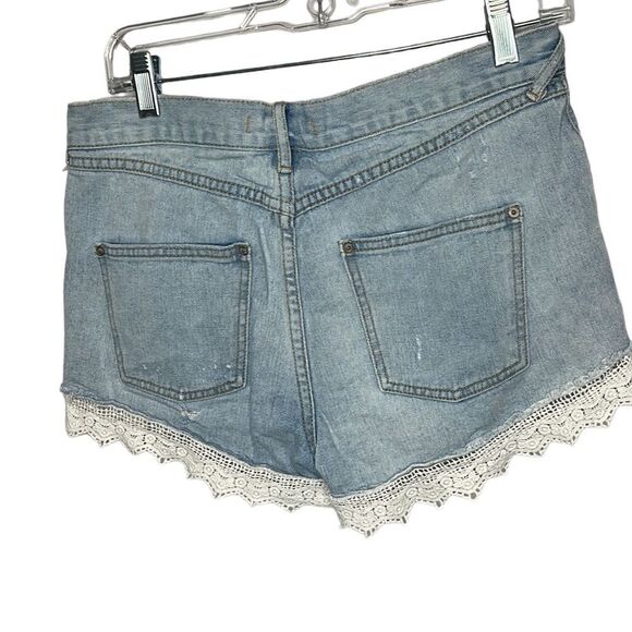 Free People Crochet Trim Denim Shorts. Size 28. - Picture 2 of 9